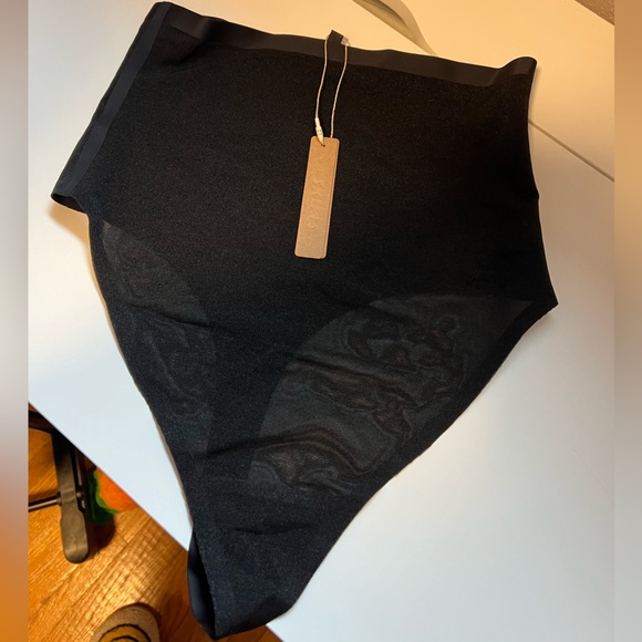 SKIMS Other - BNWT Skims power mesh high waisted thong